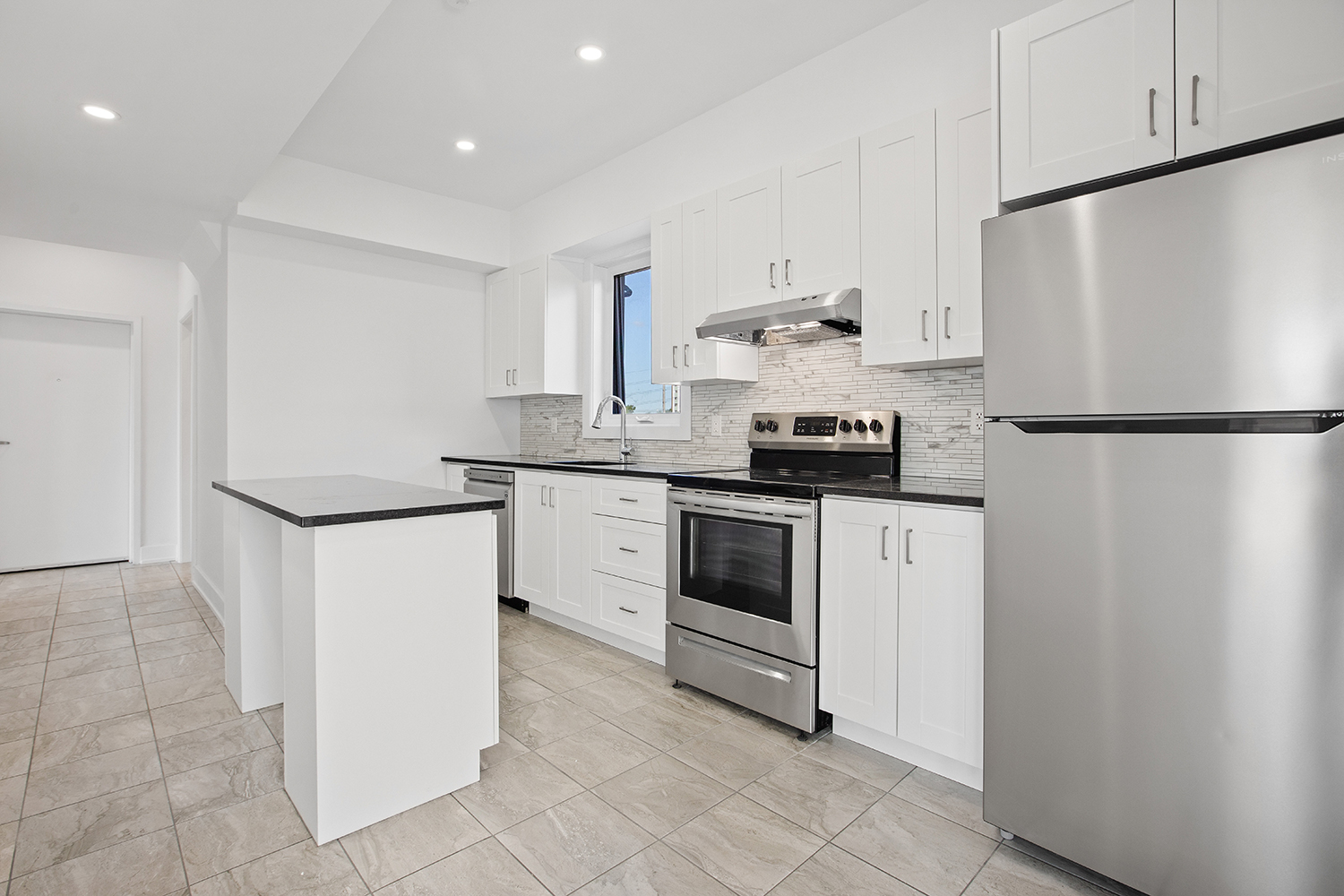 Black and White Shaker Kitchen Black and White Shaker Kitchen